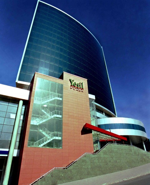 Yeşil Plaza vergi dairesi ana giriş ve cephe görünümü